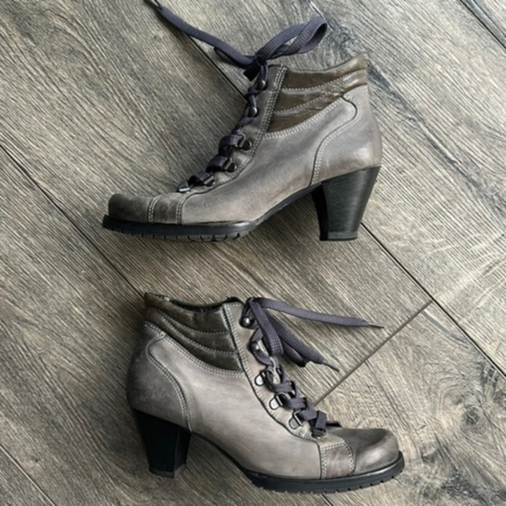 Paul green shoes gray leather two-tone booties, size 7 heals
